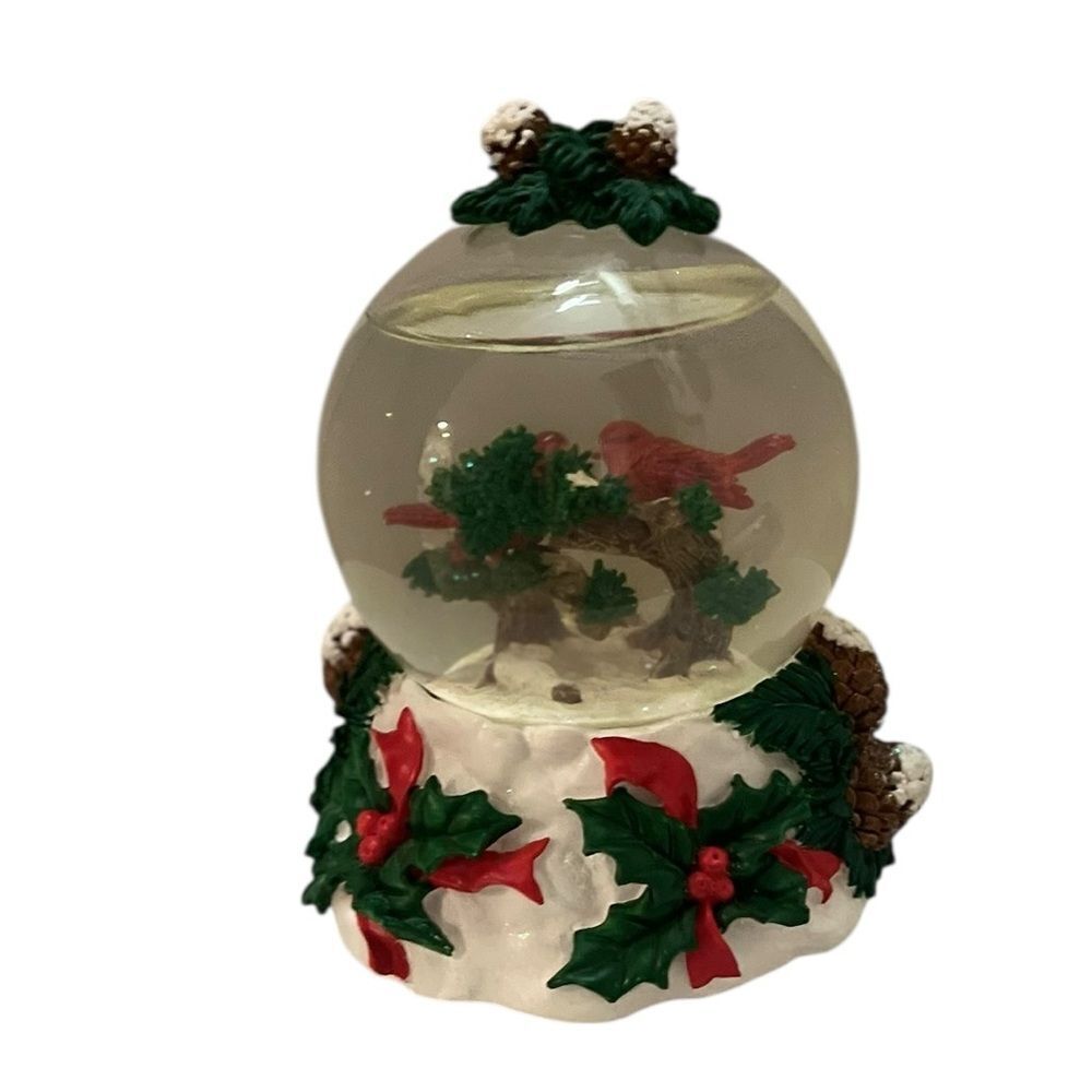 Papel Giftware Cardinal Snow Globe – Holly & Pinecone Base – Musical